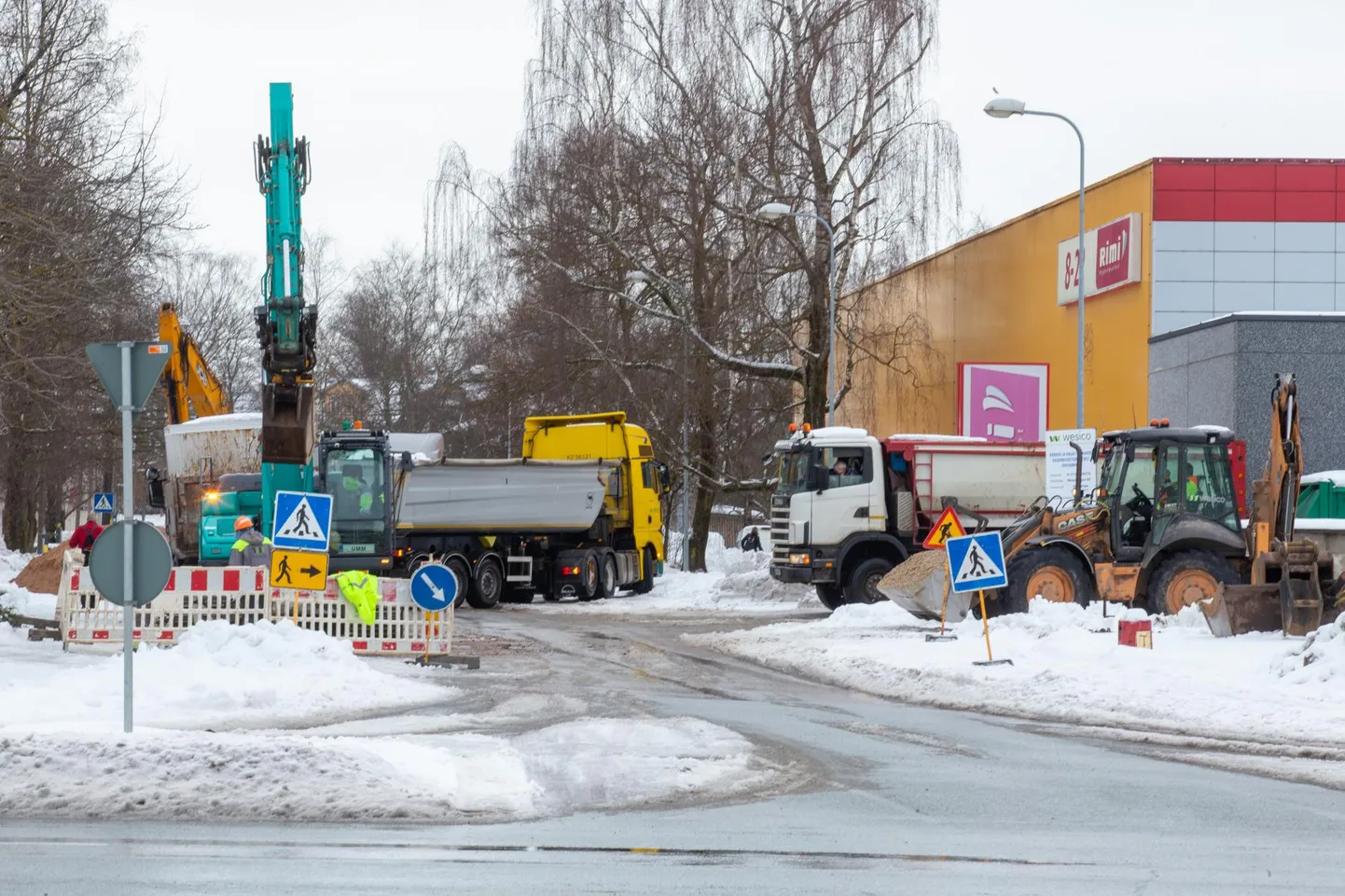 Rebase tänaval sel nädalal alanud torutööde pärast tuleb autojuhtidel seal arvestada piirangutega.