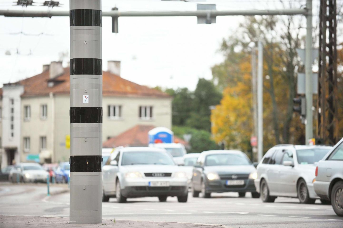 Tallinnas Kristiine ristmikul liiklejaid piidlev kiirus- ja foorikaamera.