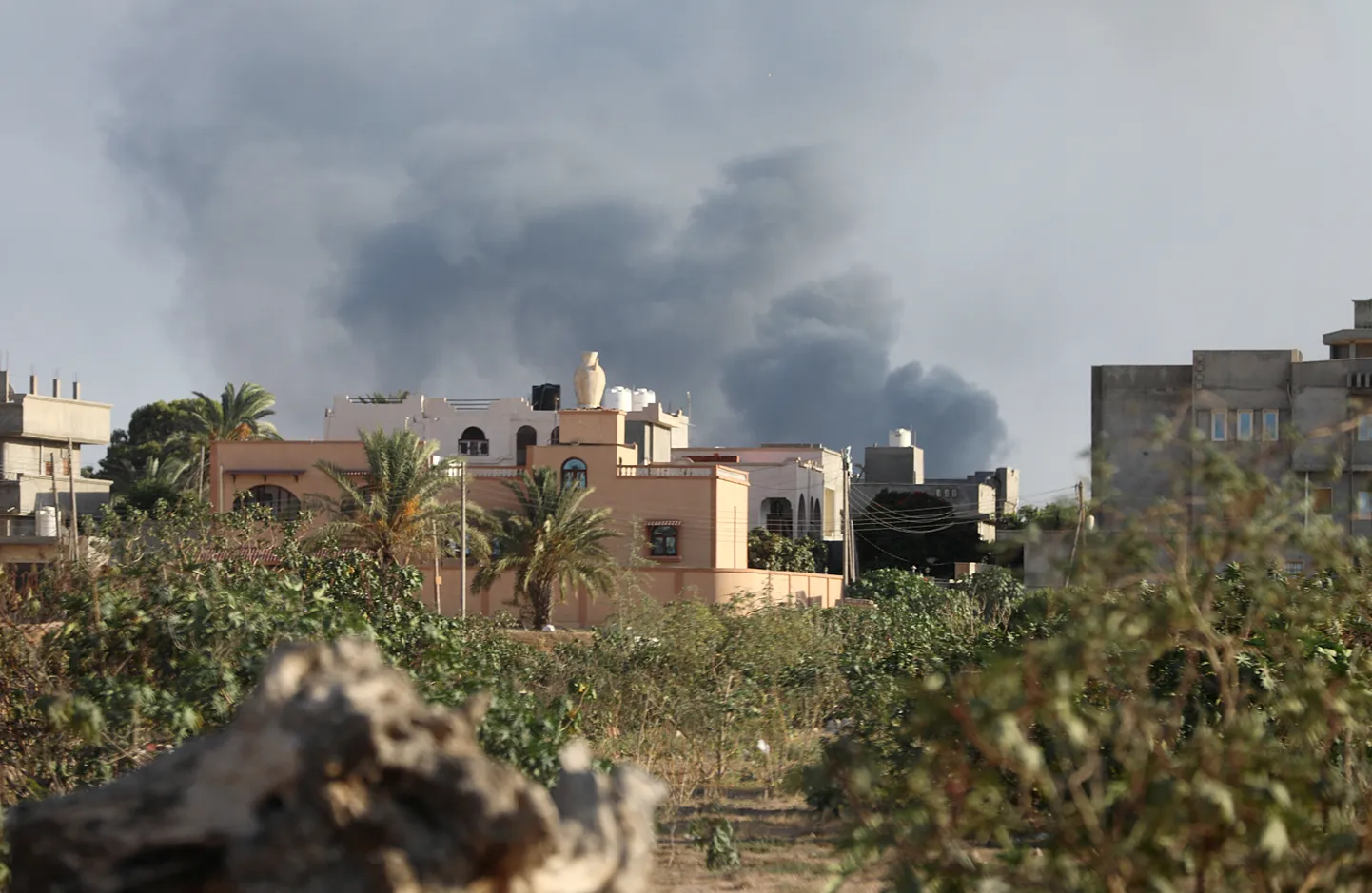 Lahingusuits Tripoli kohal.