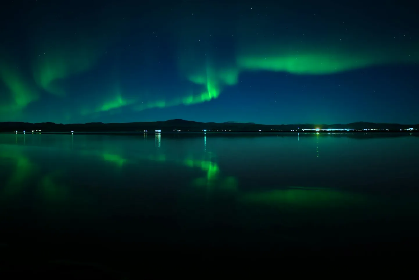 Kuigi Islandil on energiaga üsna hästi, sest vulkaanid annavad elektri tootmiseks maasoojust, otsustati esimese riigina lüüa käed ka kosmilise päikeseenergia saamiseks. Orbiidil asuvatelt päikesepaneelidelt suunatakse energiakiir Maale, mis siin siis ära kasutatakse. Illustreerival pildil on virmalised, mitte energiakiir.