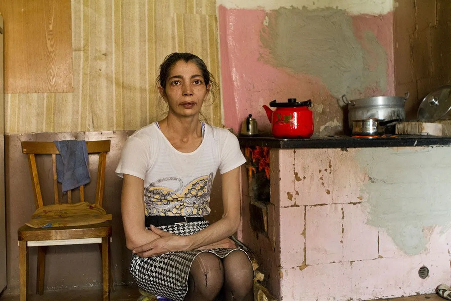 Annika Haas võitis seeriaga «Meie mustlased» olemusfoto kategooria. Fotol poseerib Fortuuna tänava leedi. Parimaid fotosid näeb 21. märtsini avatud näitusel Tallinnas Viru keskuse aatriumis, kus on üleval 112 fotot 34 autorilt.