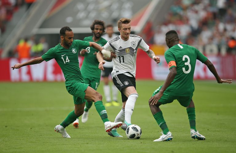 Viimases kontrollmängus enne MM-finaalturniiri alistas Saksamaa 2:1 Saudi-Araabia. Tulemus tekitas rohkem küsimusi kui rahulolu, sest Saudi-Araabiat peetakse MMi üheks nõrgemaks osalejaks.