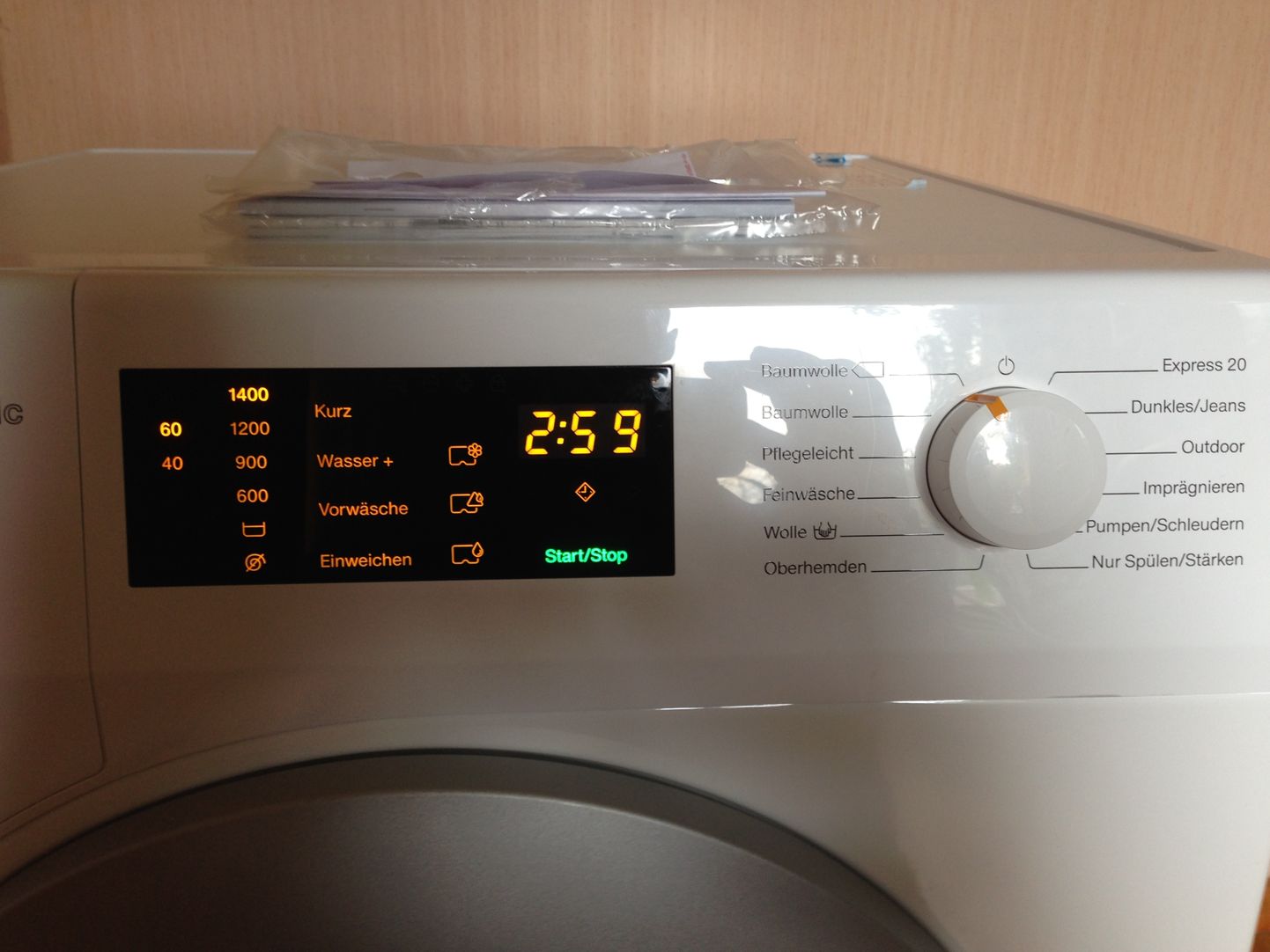 "Нам продали подержанную стиральную машину под видом новой?" - недоумевает Александр.