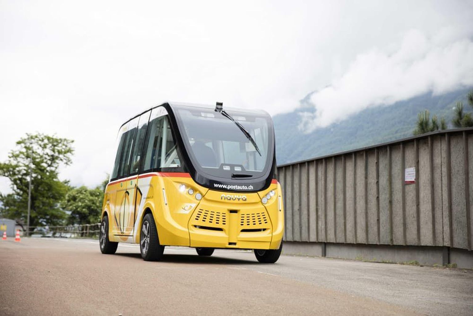 Šveitsis sõidutavad reisijaid esimesed inimjuhita bussid