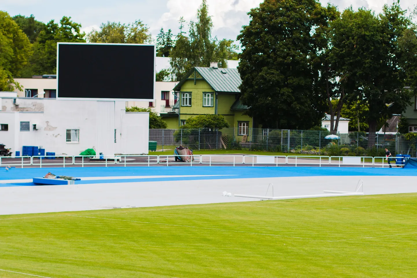Pärnu Rannastaadion nädal enne avamist.