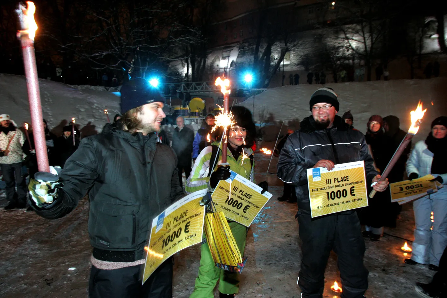 Lauri Tamm (paremal) on saavutanud auhinnalisi kohti rahvusvahelistel tule-, lume- ja jääskulptuuride võistlustel Eestis, Euroopas ja Ameerika Ühendriikides. Tule ja Jää Peo osana toimunud 1. tuleskulptuuride maailmameistrivõistluste finaalis 22. jaanuaril 2011 Tallinnas Shnelli tiigi ääres sai Eesti võistkond, kuhu ta kuulus, kolmanda koha.