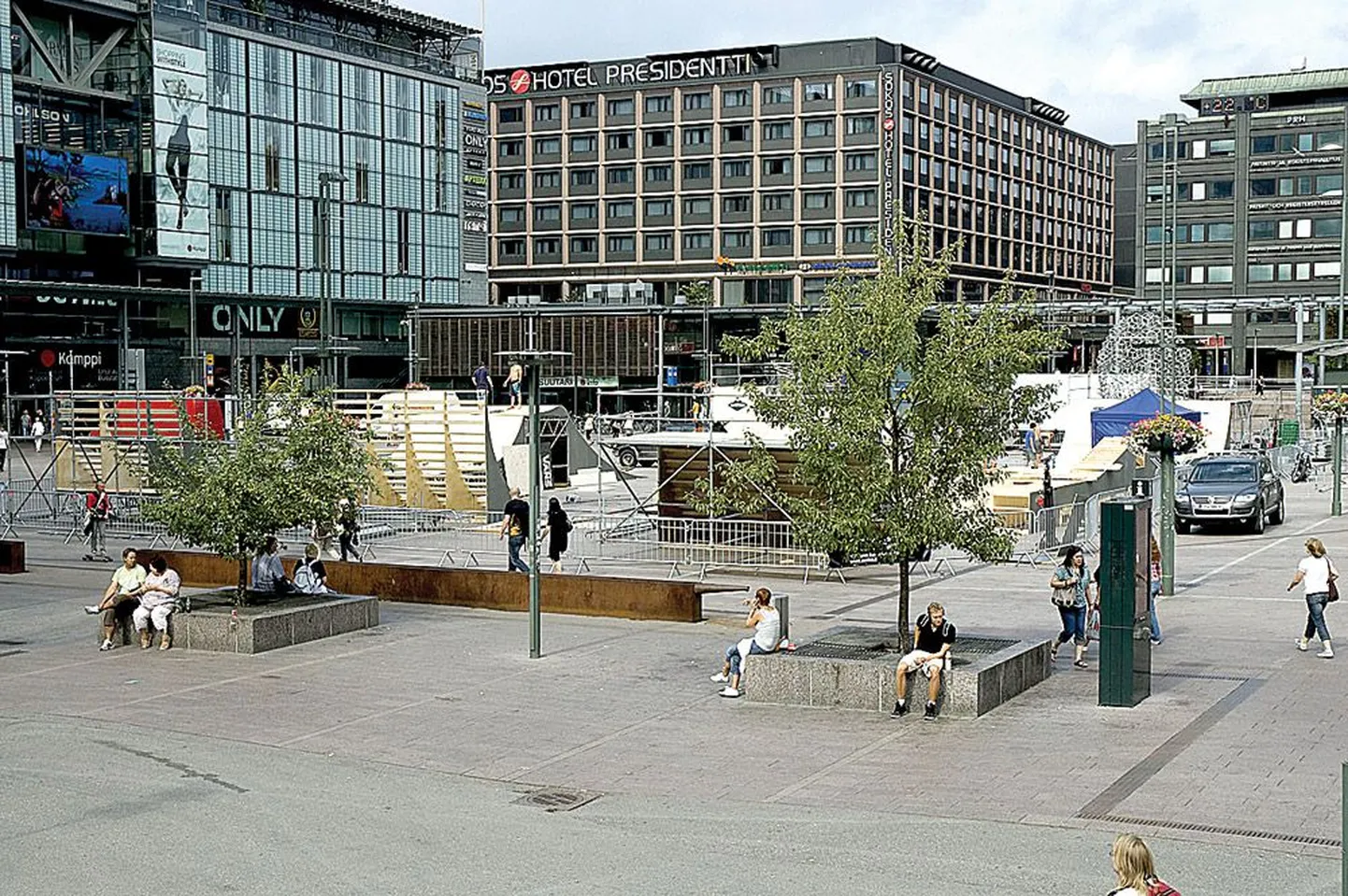 Eile käis Helsingi kesklinnas Narinkkatoril trikiratturite võistluse Stadi Summer Session pargi ehitus.