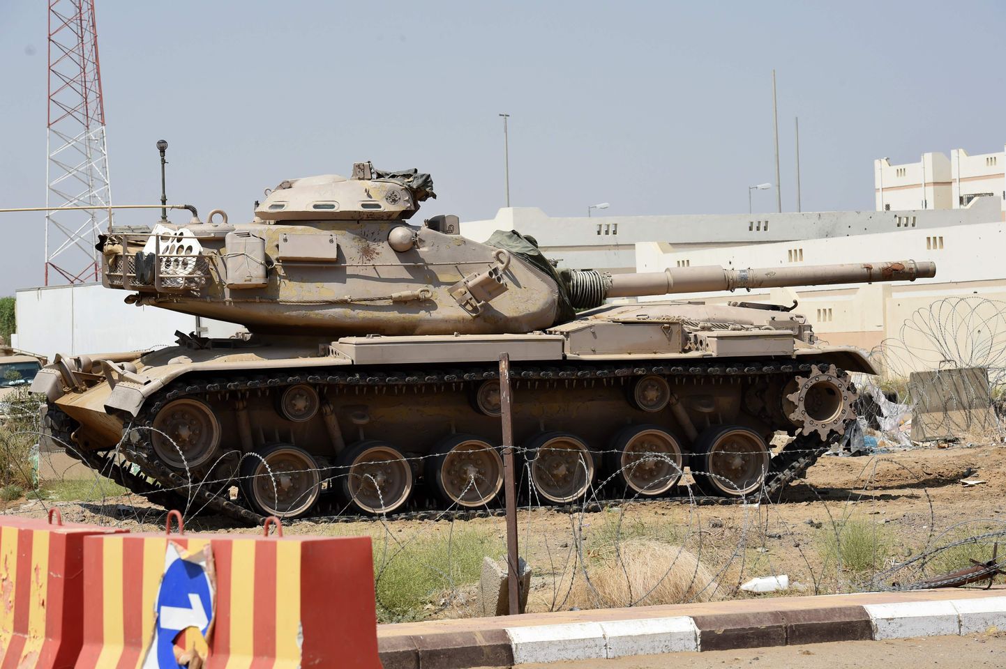 Saudi Araabia tank Jeemeni piiri ääres.