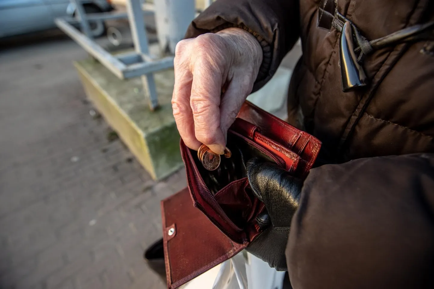 Riik on seadnud üksi elava pensionäri toetuse saamiseks kindlad tingimused.