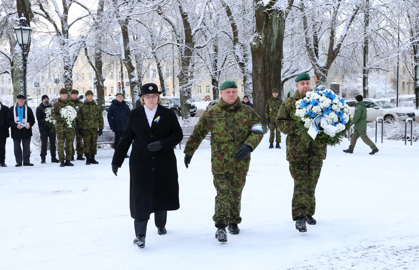 Reede hommikul mälestati Vabadussõja mälestussamba Kalevipoeg juures Vabadussõjas langenuid, kelle auks asetati monumendi juurde pärjad ja küünlad.