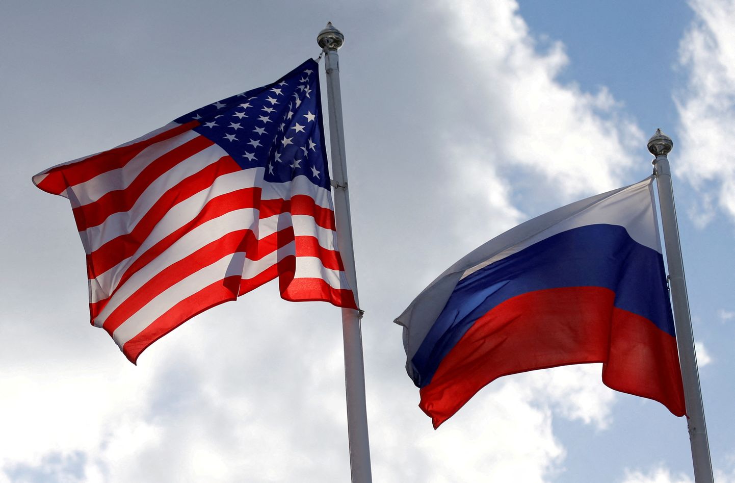 Флаги США и России.