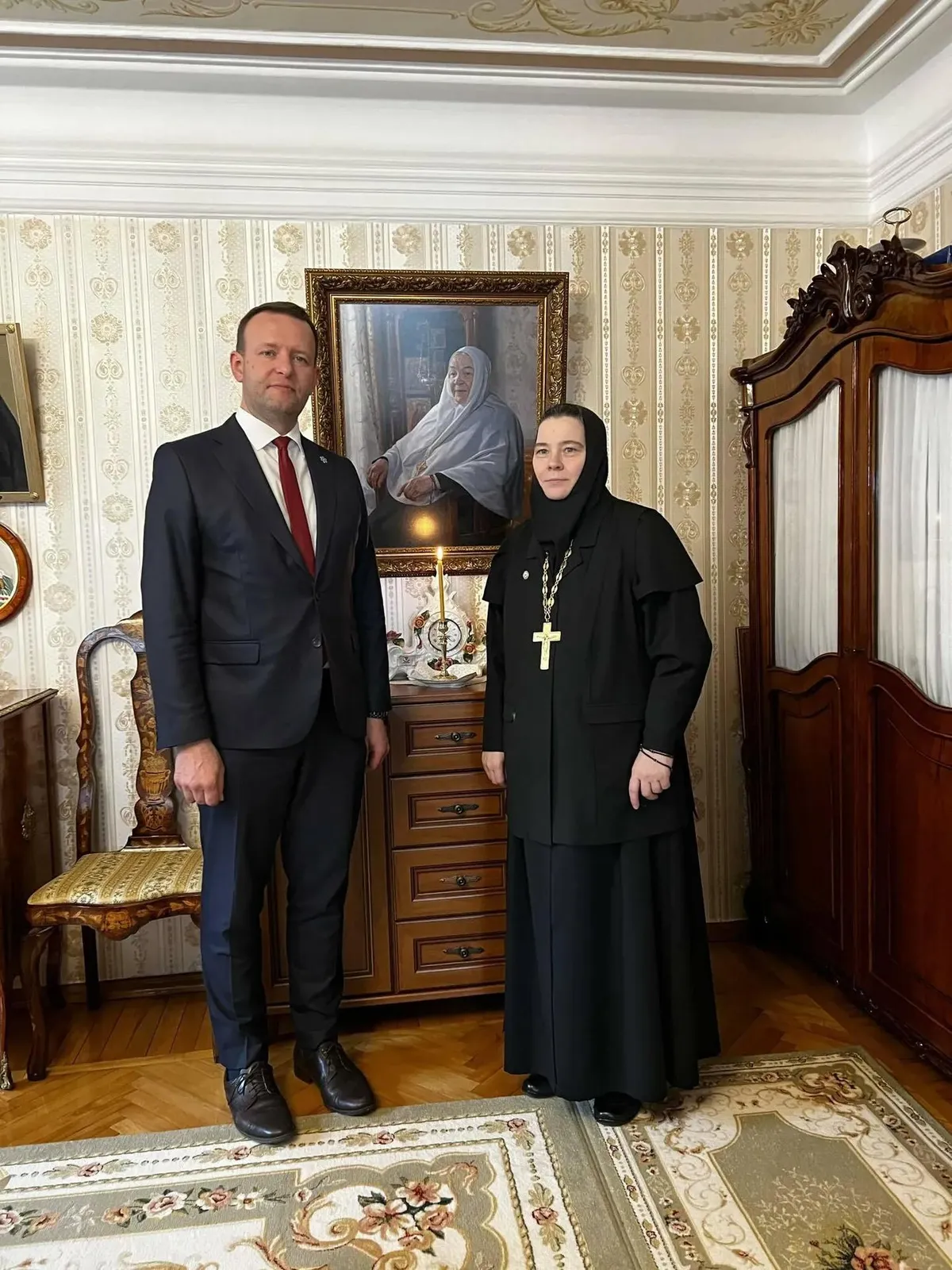 Estonian Minister of the Interior, Lauri Läänemets (Social Democratic Party), held a meeting with the clergy of the Kuremäe Nunnery, to discuss their disconnection from the jurisdiction of the Moscow Patriarchate.