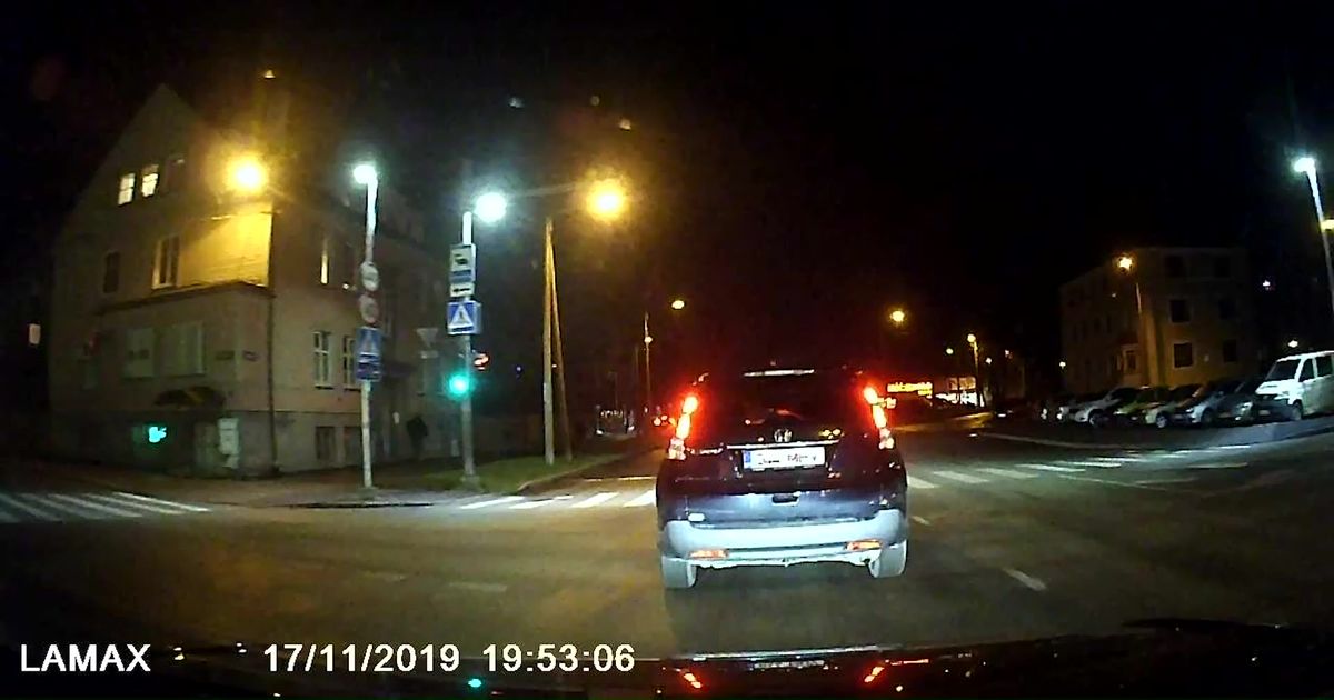Lugeja video: näide meie liikluskultuurist, kus sama auto mitu korda ette keerab