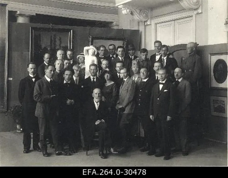 Eesti kunstnikud ja avaliku elu tegelased kunstinäitusel. Foto: Fotis/EFA.264.0-30478