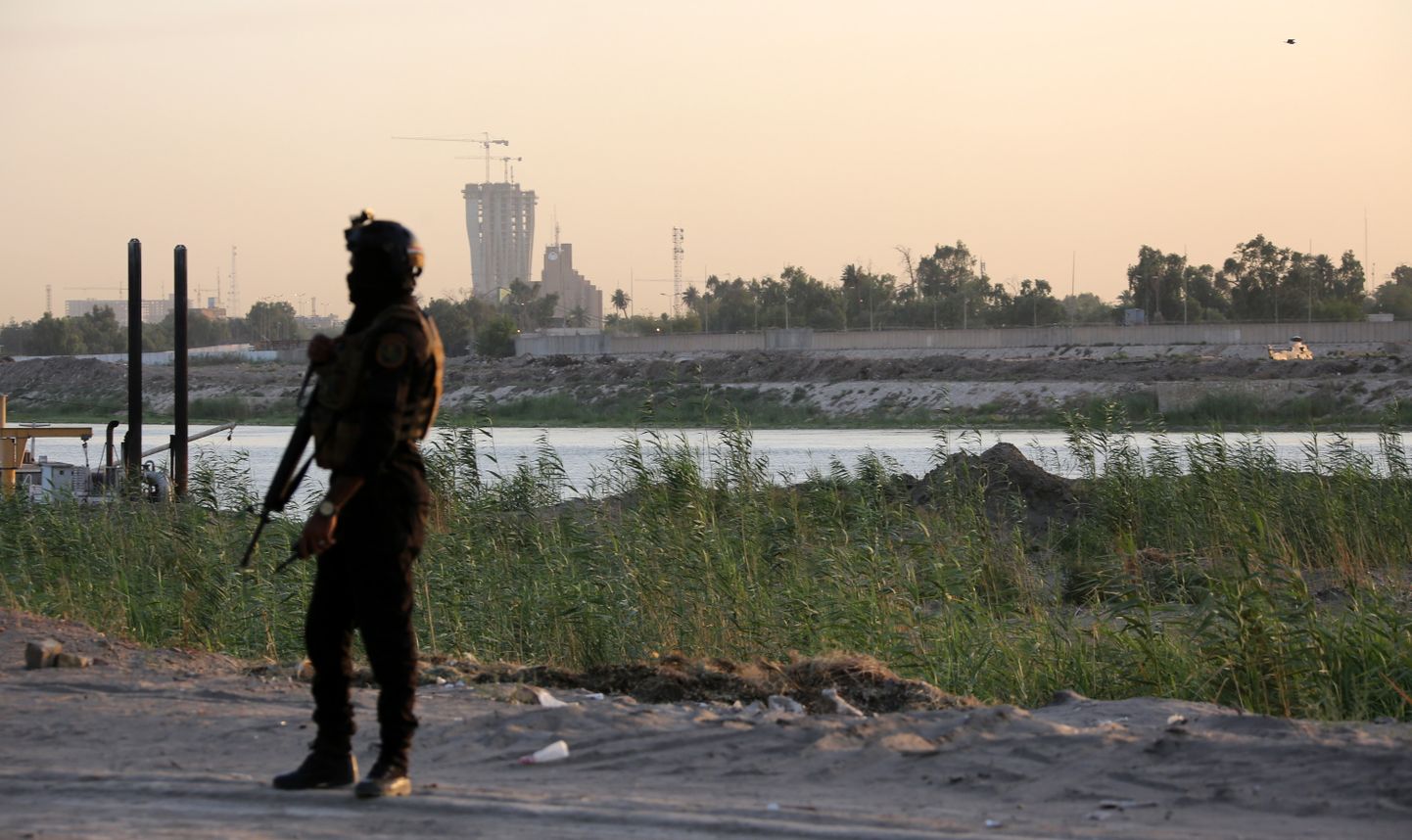 Rohelise tsooni piiridel patrulliv Iraagi sõdur.