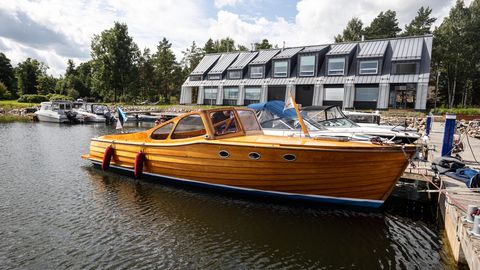 Rootsi klassika Eisma sadamas: eestlaste käte all renoveeritud puupaat särab taas originaalhiilguses
