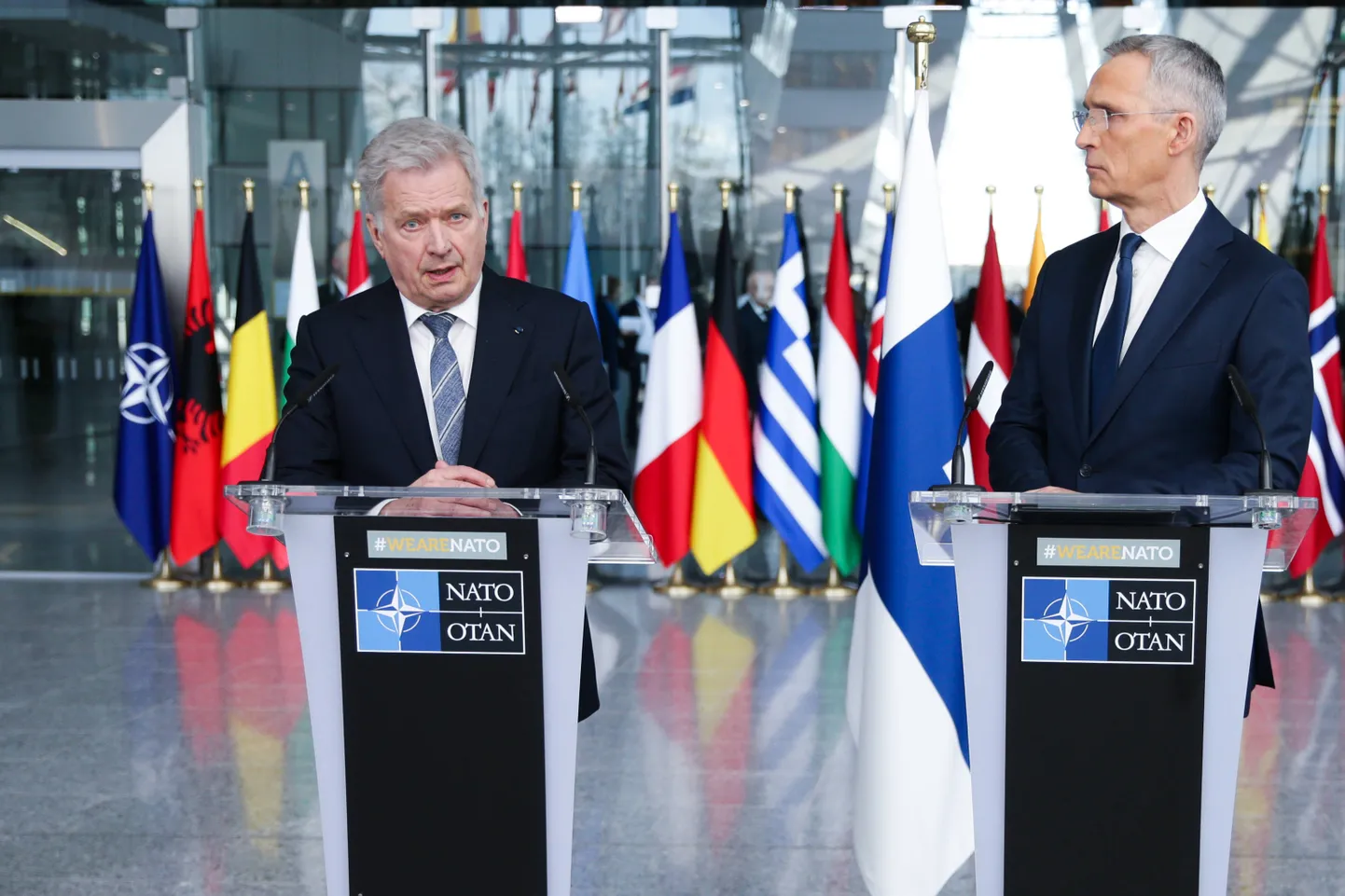 Soome president Sauli Niinistö ja NATO peasekretär Jens Stoltenberg pressikonverentsil peale Soome saamist alliansi 31. liikmesriigiks.