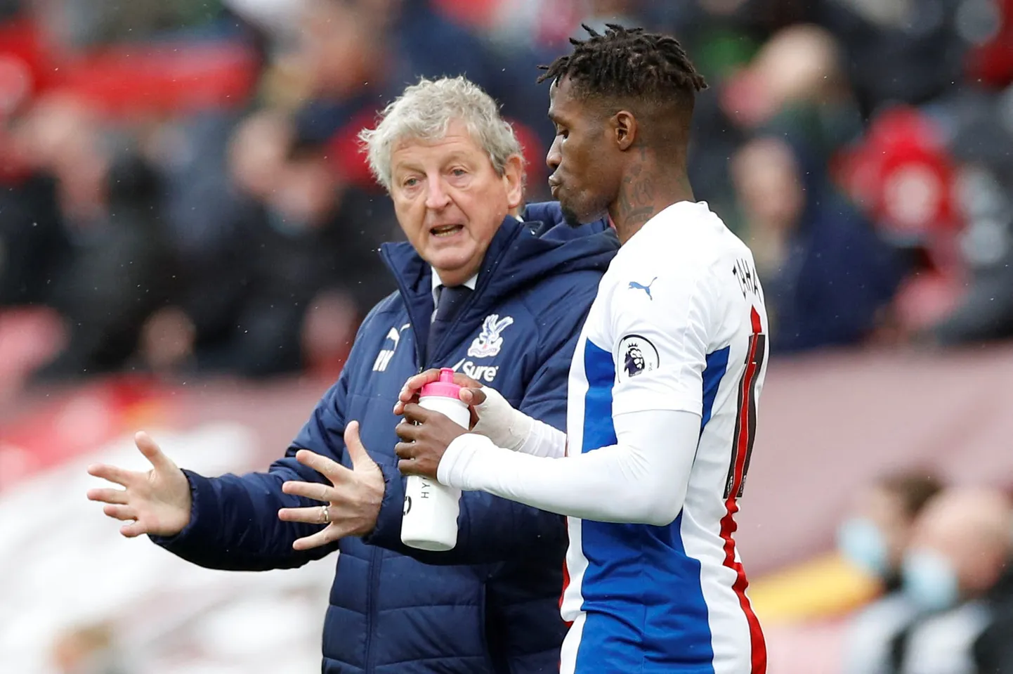 Roy Hodgson (vasakul) lööb Crystal Palace'is taas käed klubi viimaste aastate ühe parema mängija Wilfried Zahaga.