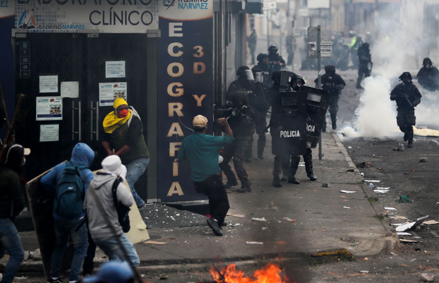 Ecuadori märulipolitseinike ja valitsuse kokkuhoiupoliitika vastaste meeleavaldajate kokkupõrge 11. oktoobril pealinnas Quitos.