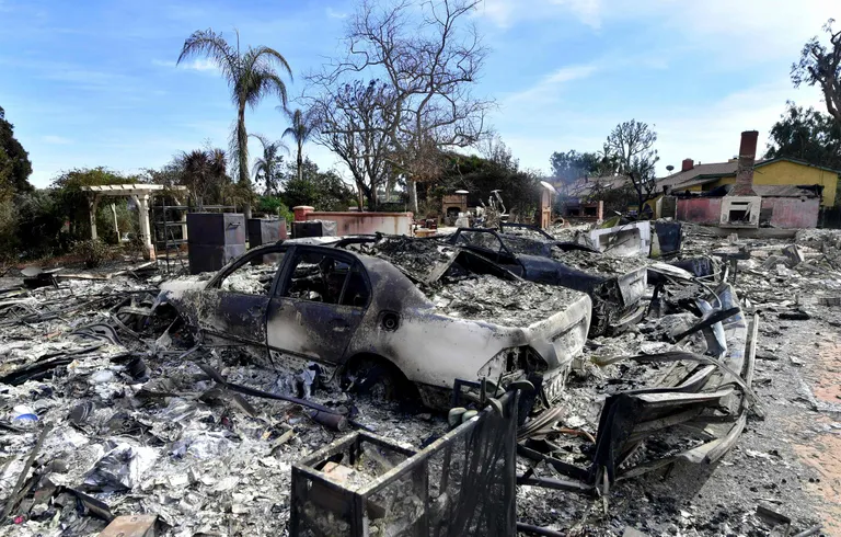 Novembris läksid Californias tuleroaks terved majapidamised.