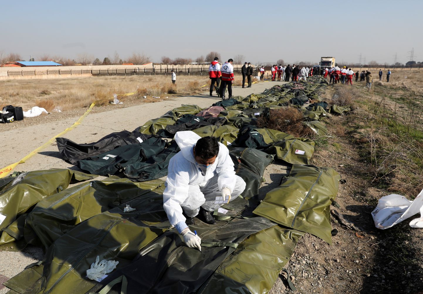 Мешки с телами пассажиров украинского "боинга", упавшего в Иране