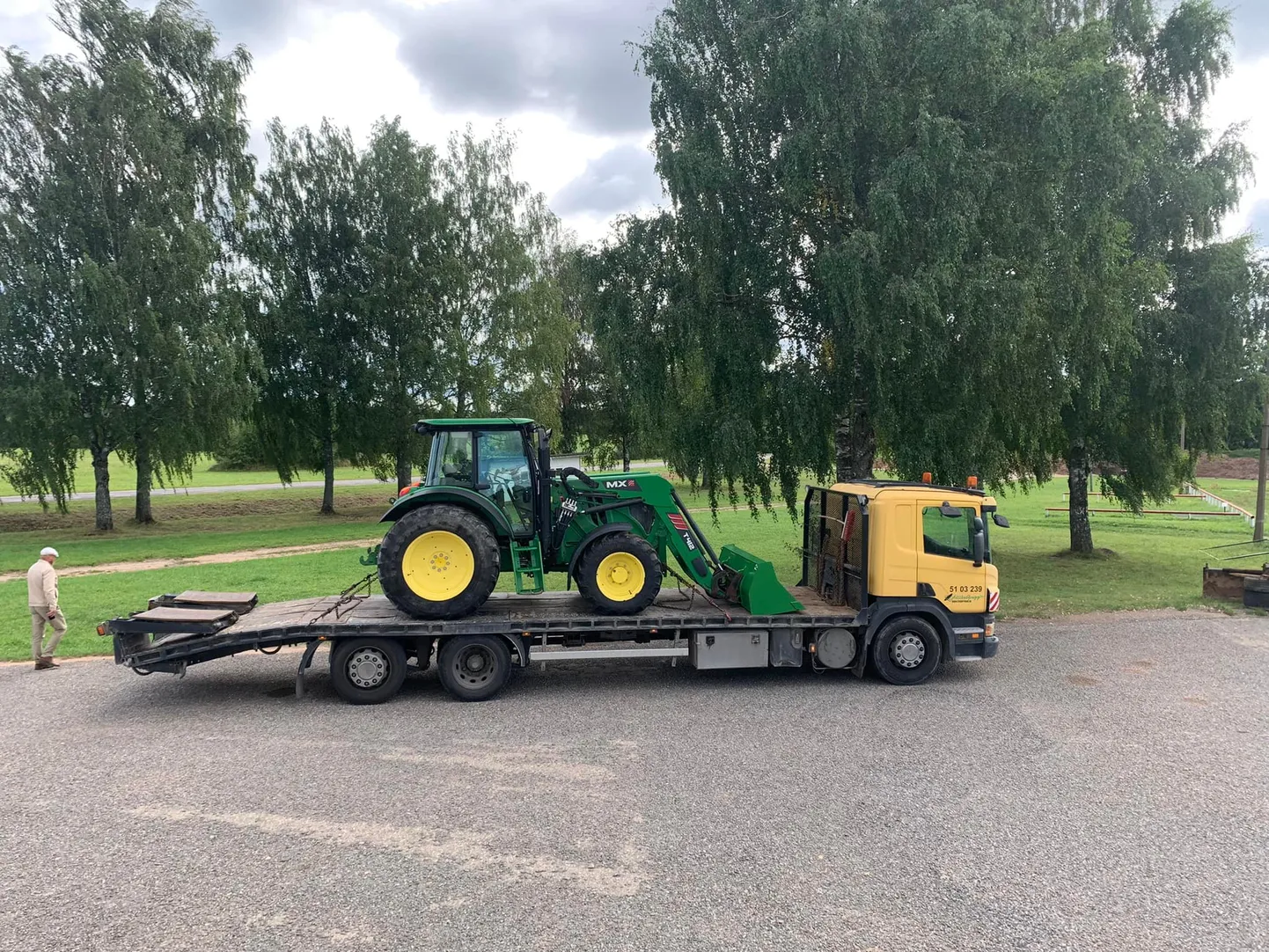 Jaanikese motokeskusesse saabus kaua oodatud traktor.