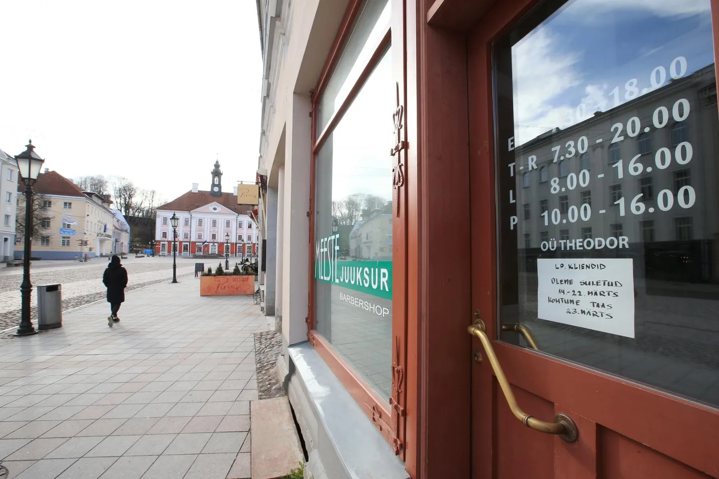 Tartus Raekoja platsil asuv meestejuuksur on eriolukorra tõttu suletud.
