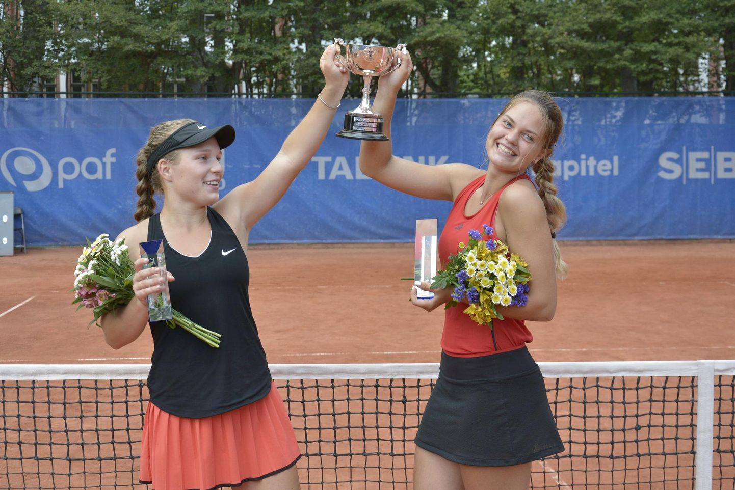 Saara Orav ja Katriin Saar võitsid Pärnus peetud turniiri «Merko Estonian Open» paarismängu.