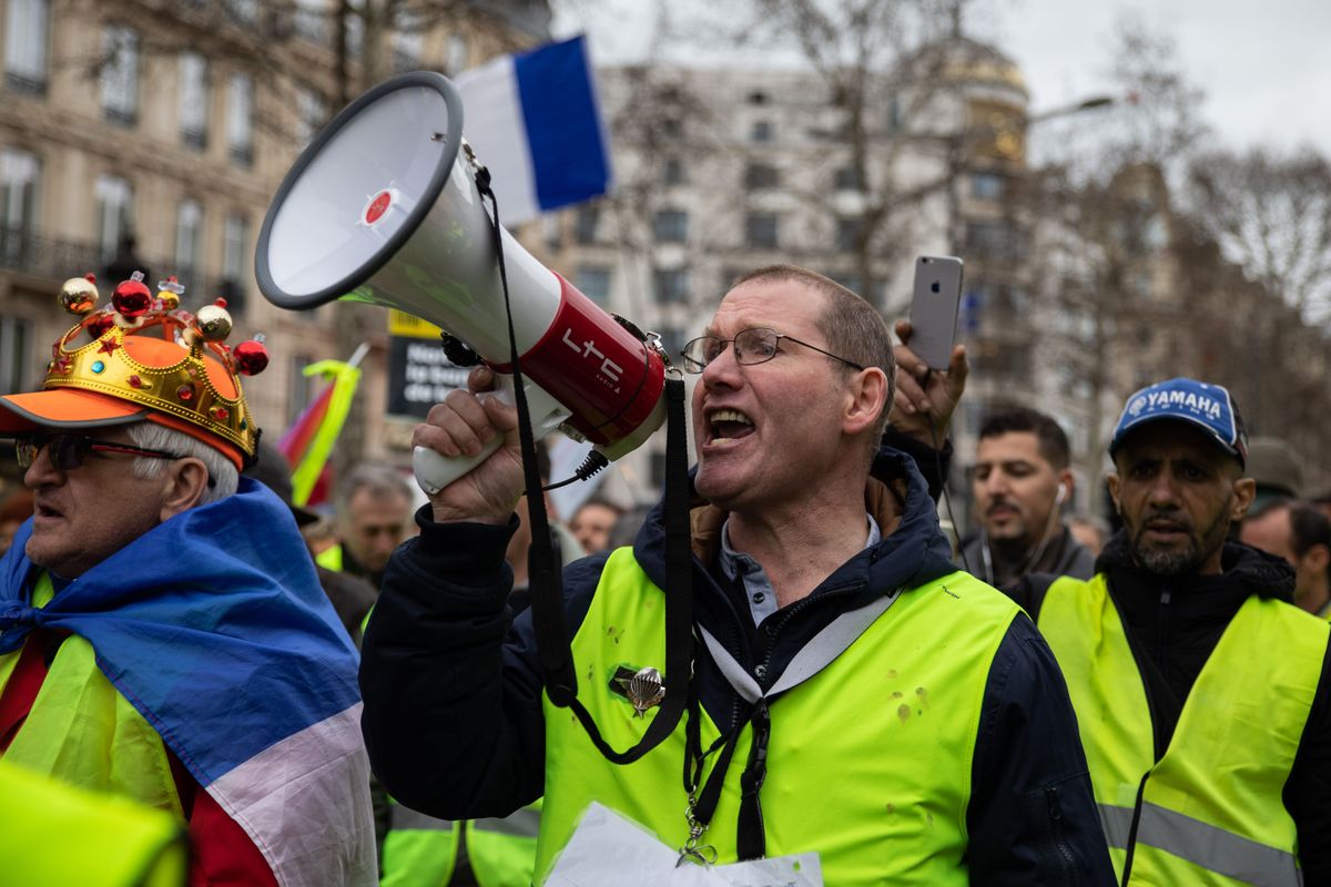 Dzelteno vestu protesti Parīzē