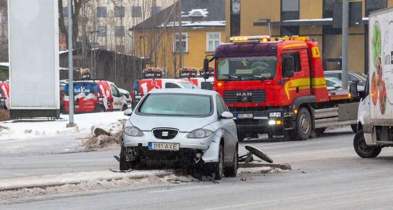 Liiklusõnnetus Turu tänaval.