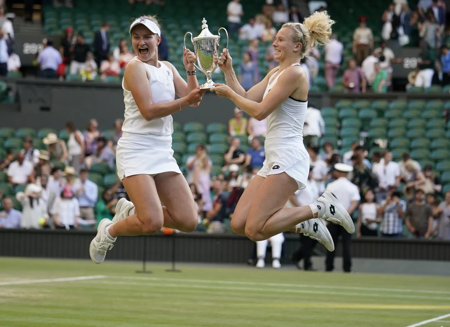 Tšehhitaride Barbora Krejcikova (vasakul) ja Katerina Siniakova jaoks oli tegu juba viienda triumfiga slämmiturniiril.