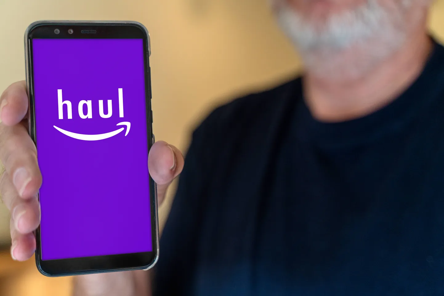 Amazon käivitas USA-s nutitelefonidele odava Amazon Haul poe beetaversiooni, mis on suunatud odavatele ostudele ja sooduspakkumistele. Fotomontaaž