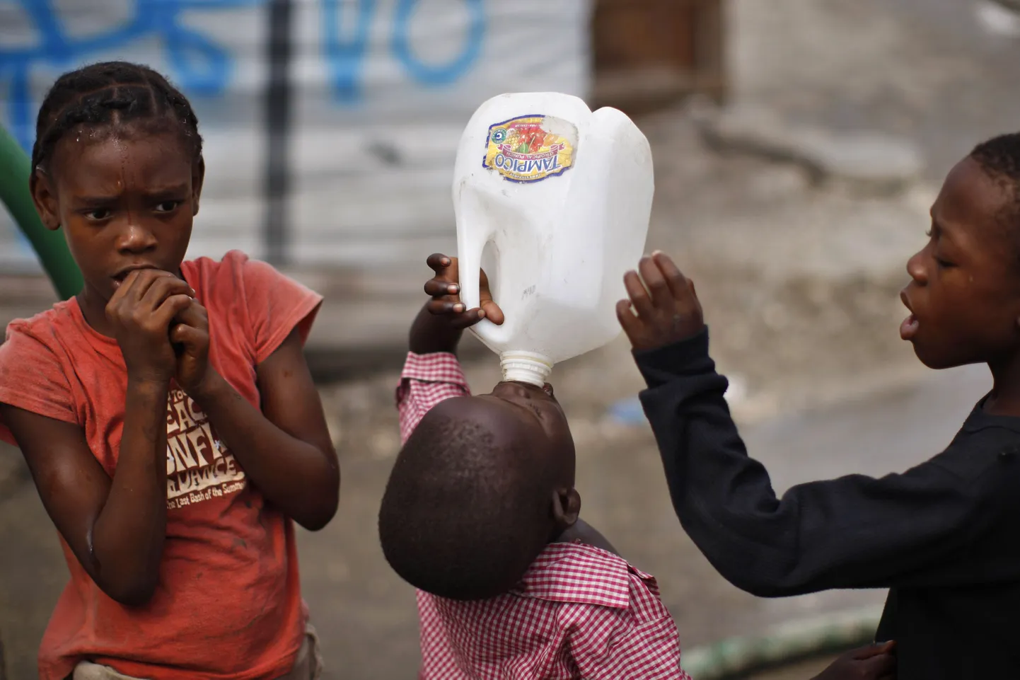 Pealinna Port-au-Prince'i lapsed vett joomas.