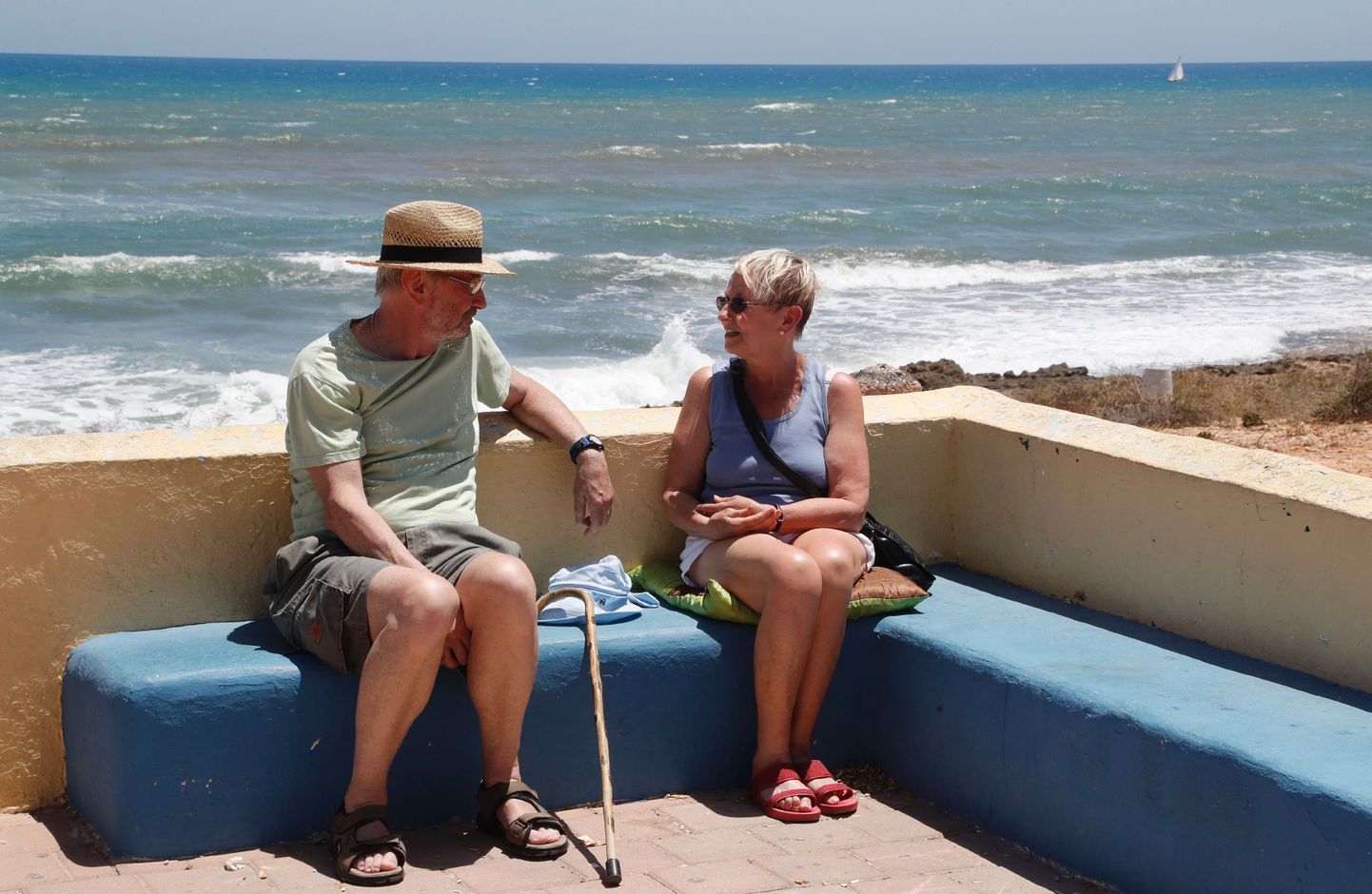 Hispaanias elavad Briti kodanikud Michael ja Rosalind Smith Ohriuela rannal.