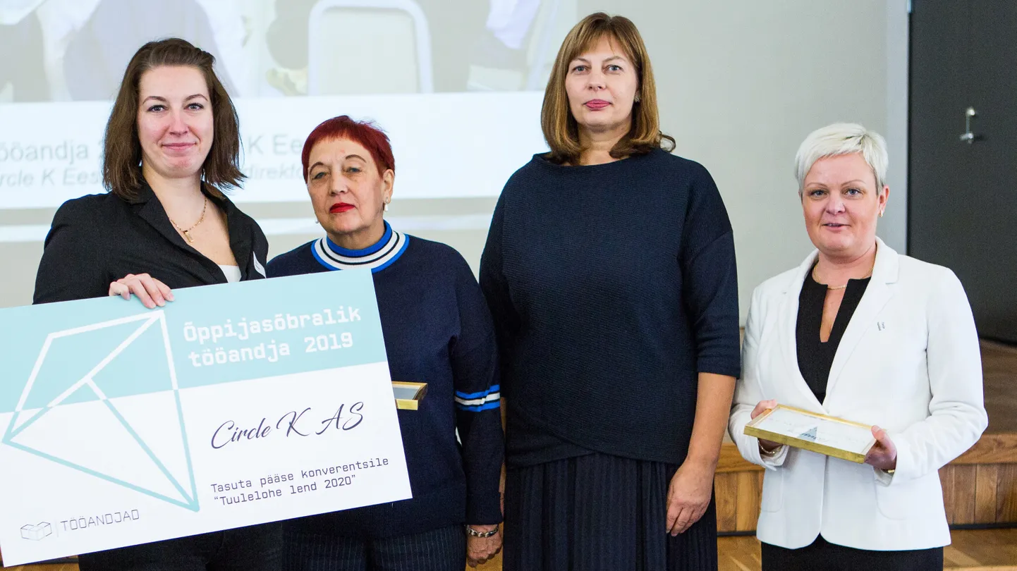 Fotol vasakult: Circle K värbamisspetsialist Riin Soostar, ETKA Andras juhatuse esimees Ene Käpp, Eesti Tööandjate Keskliidu haridusnõunik Anneli Entson, Haridus- ja Teadusministeeriumi täiskasvanuhariduse osakonna juhataja Terje Haidak