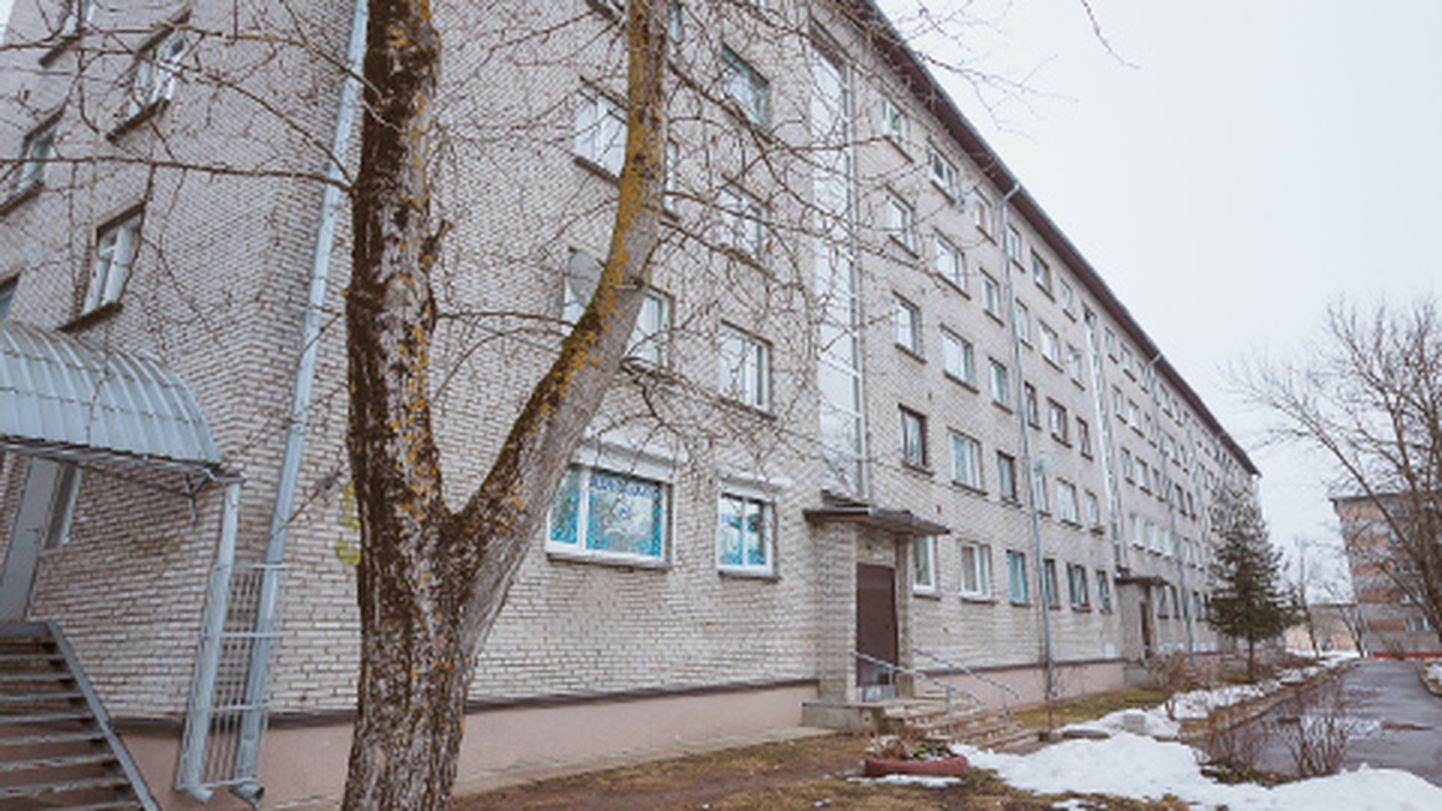 Narvas Võidu prospekt 9 asuva maja korteris suri tänavu vingumürgituse tagajärjel tütarlaps.