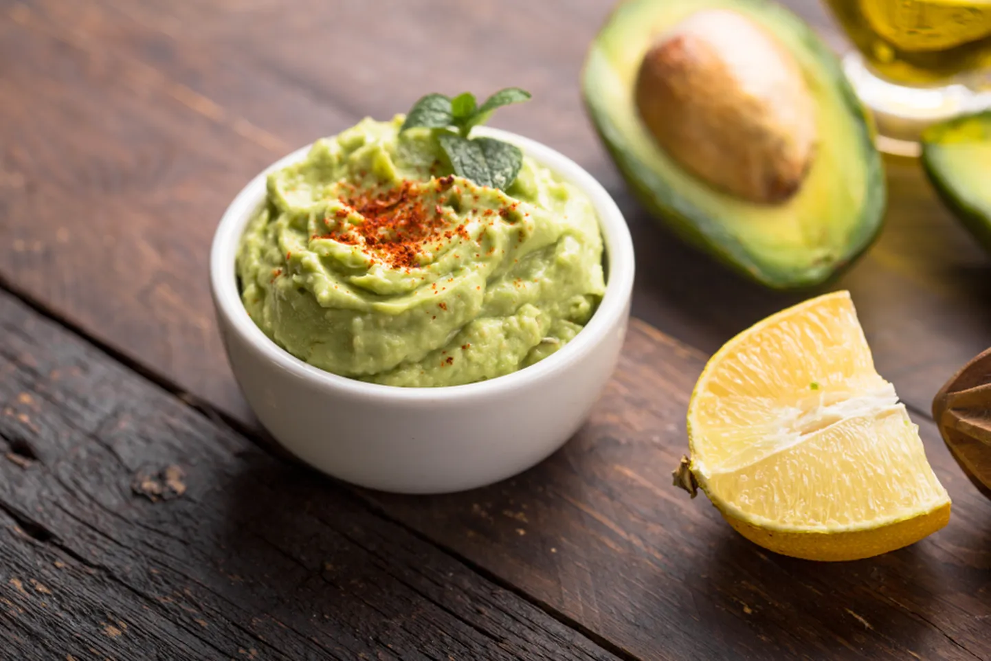 Avokaadohummus cayenne pipara ning jalapenoga.