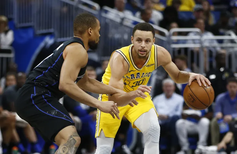 Isaiah Briscoe (vasakul) ja Stephen Curry.