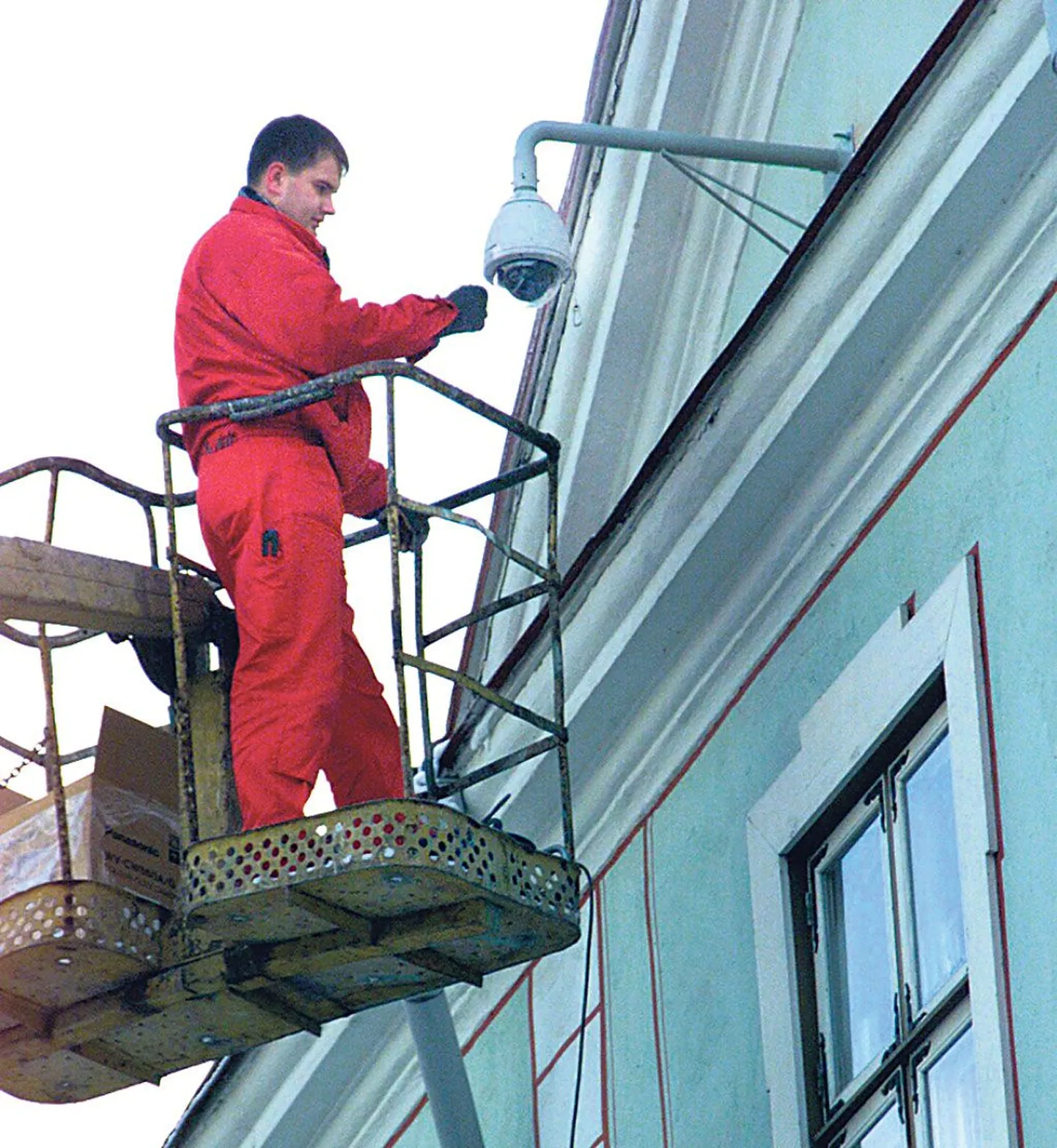 2004. aastal Pärnu kesklinna paigutatud valvekaamerad on alates 2010. aasta jaanuarist pimedad olnud. Nüüd võivad need saada uue võimaluse.