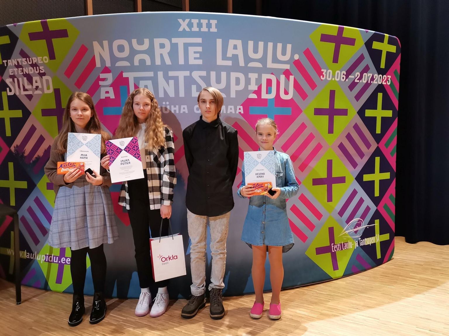 Parksepa kooli õpilastest osalesid võistlusel Miia Haak (vasakult), Laura Potter, Otto Simon Süving, Helena Karu, samuti Braian Tsirk, kes pildilt puudub. Potter ja Süving jõudsid 30 parema sekka.