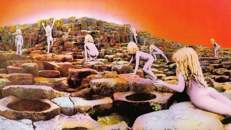 Разворот альбома Houses of the Holy группы Led Zeppelin, изданного в том же 1973 году. 