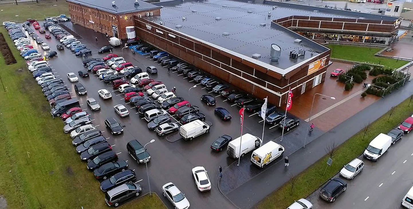 Uku Keskuse autoparkla