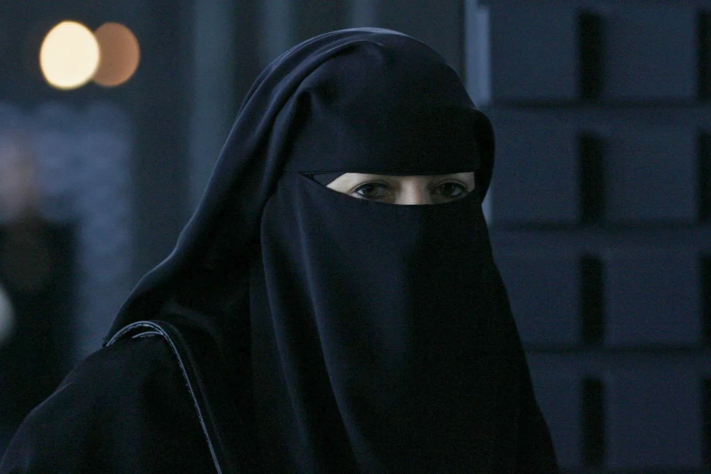 Niqabis naine.