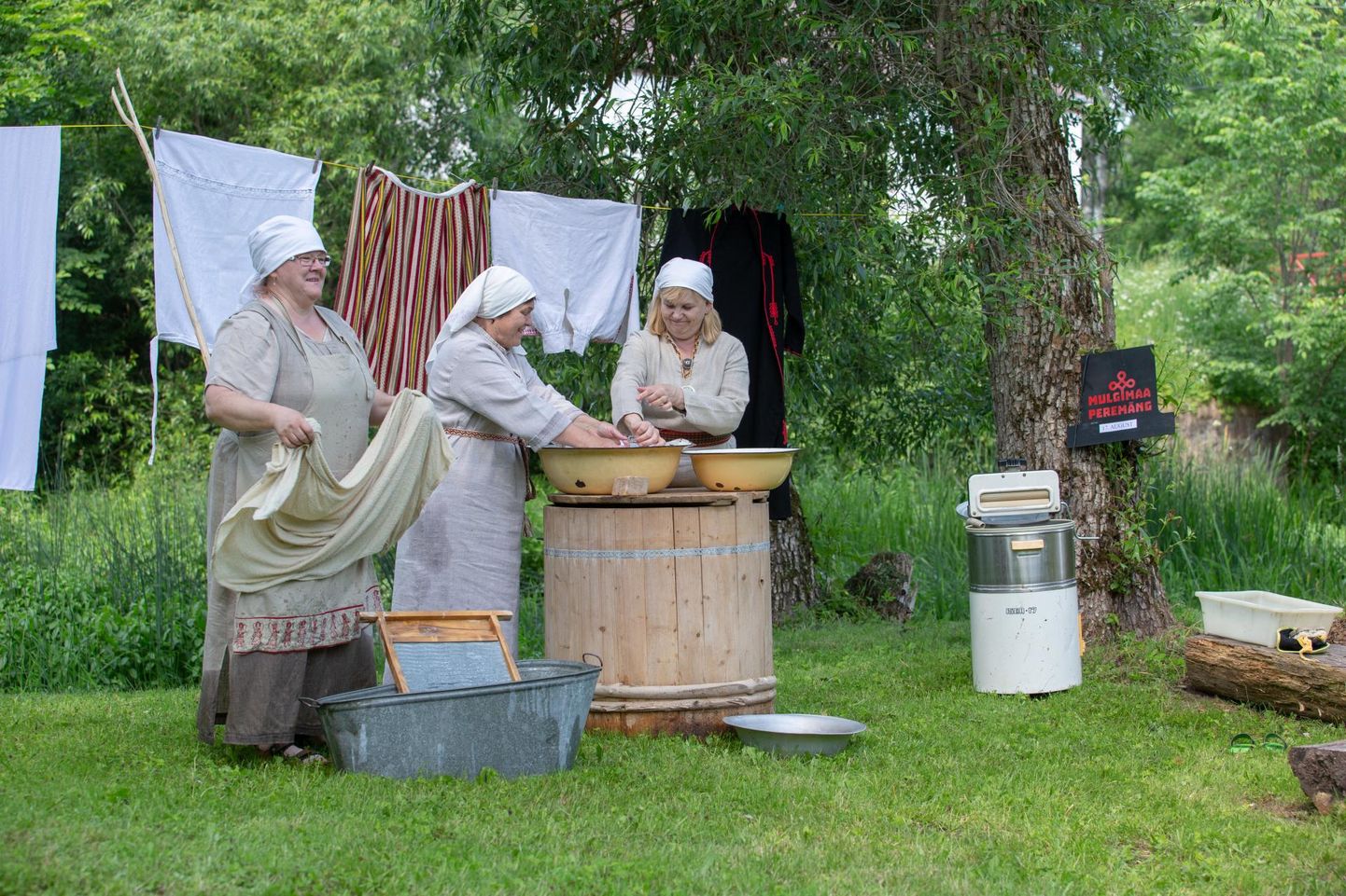 Mulgimaa peremängul näeb selle kandi vanu töid ja tegemisi, näiteks pesupesemist, nagu Rimmu naised seda vanu traditsioone järgides tegid.