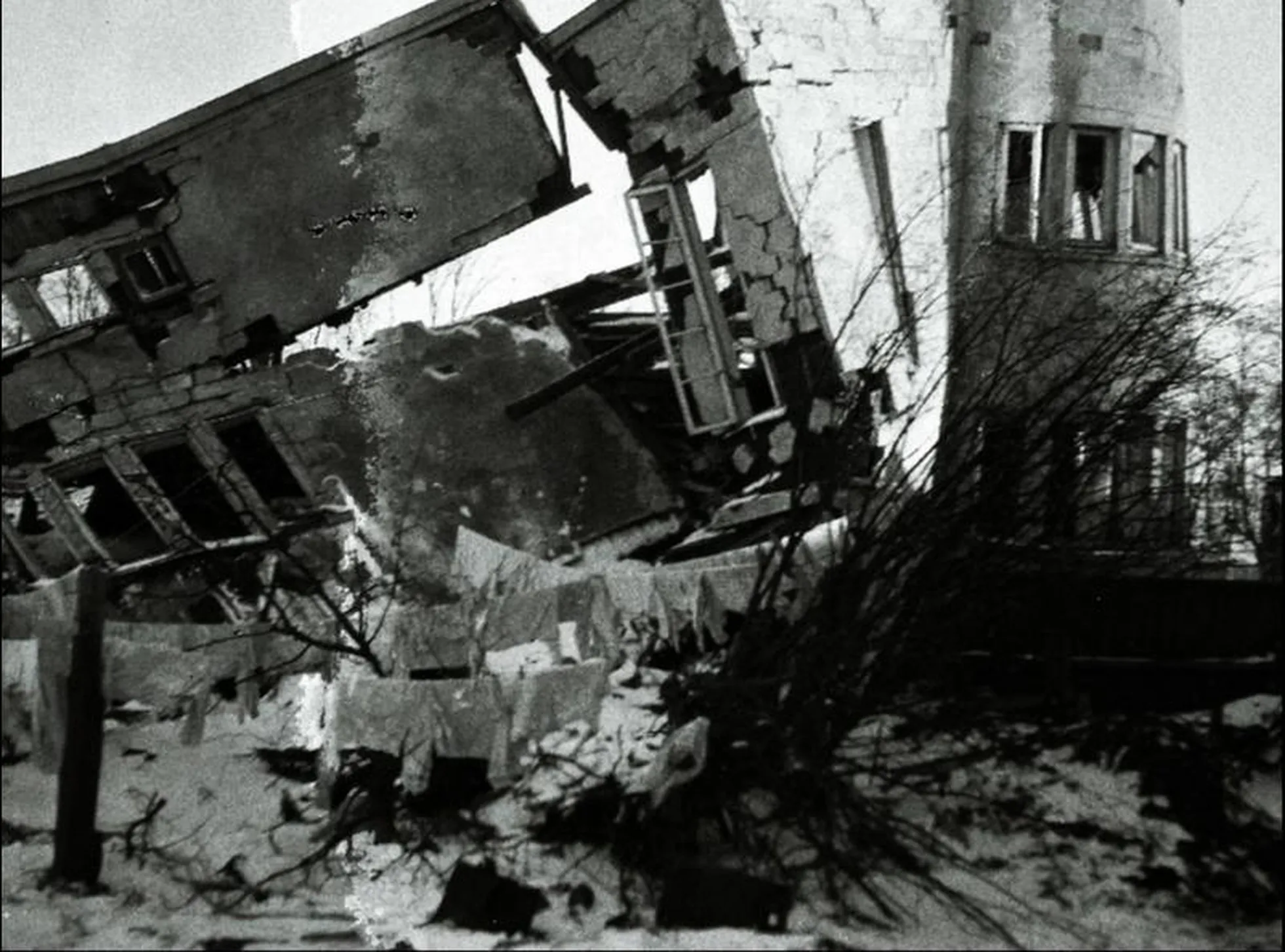 Подвергшийся бомбардировке дом торговца Сеппа на Тартуском шоссе.