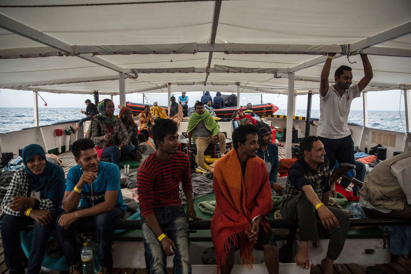 Migrandid abiorganisatsiooni Proactiva Open Arms laeva pardal.