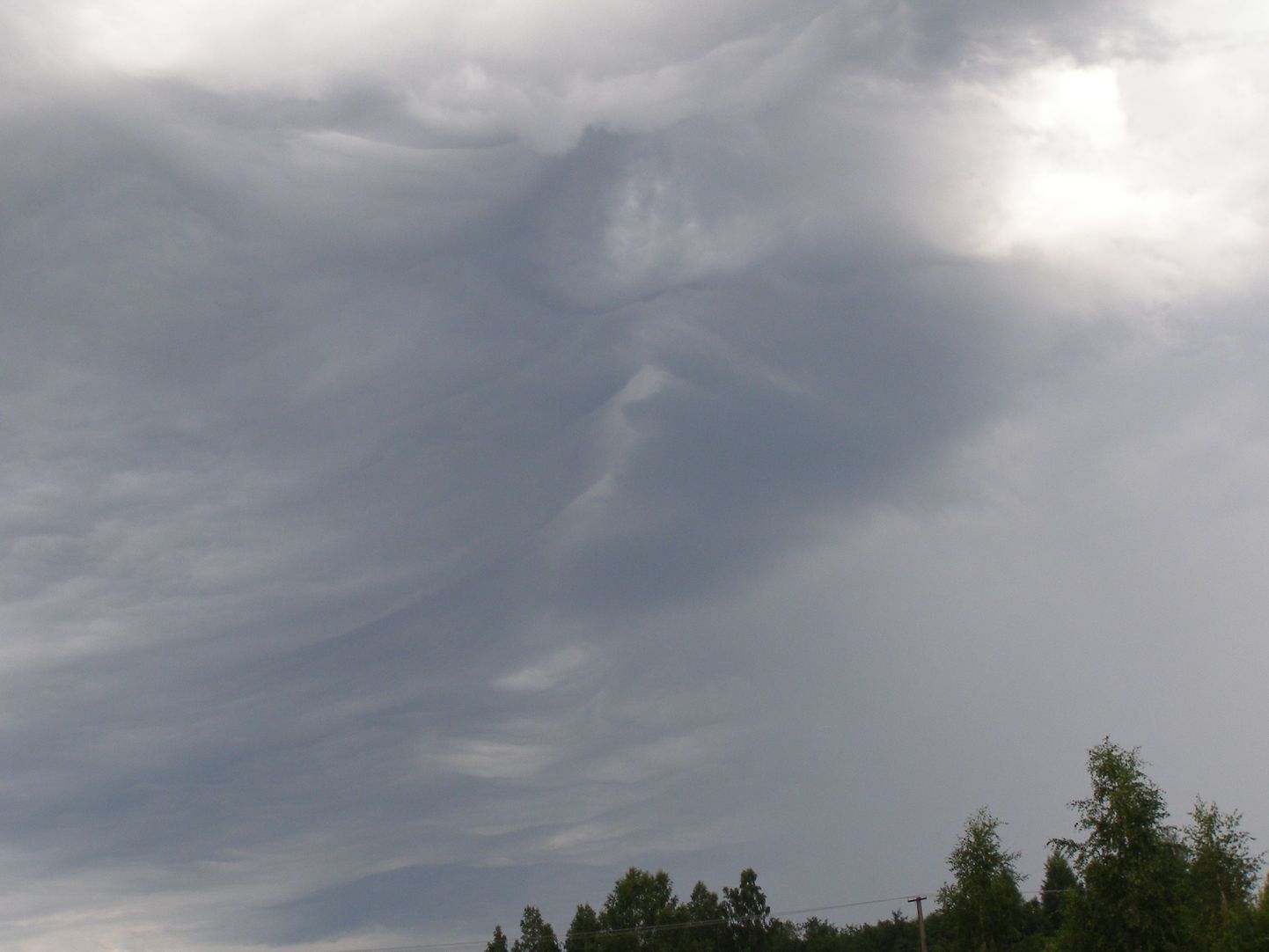 Emake Looduse meistriteos: pilved Peipsi järve kohal.
