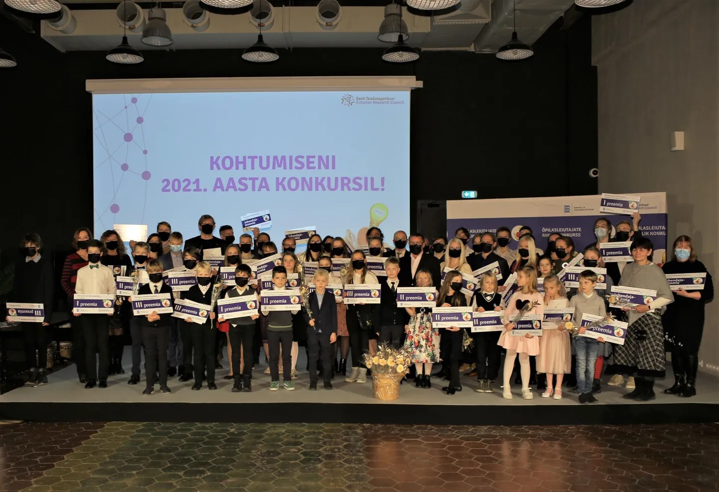 Tänavuse õpilasleiutajate konkursi preemiasaajad.