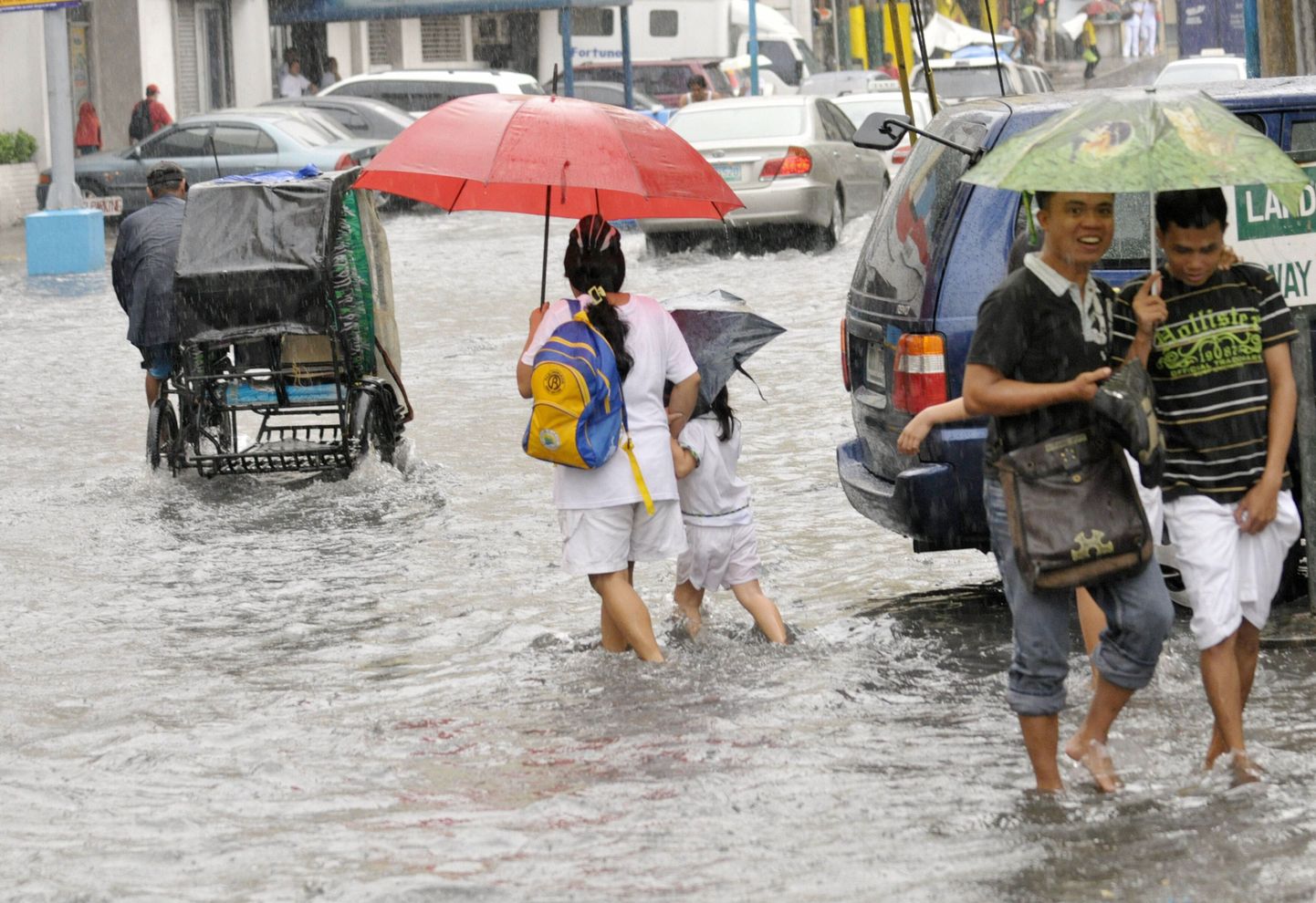 Üleujutatud tänav Manilas.