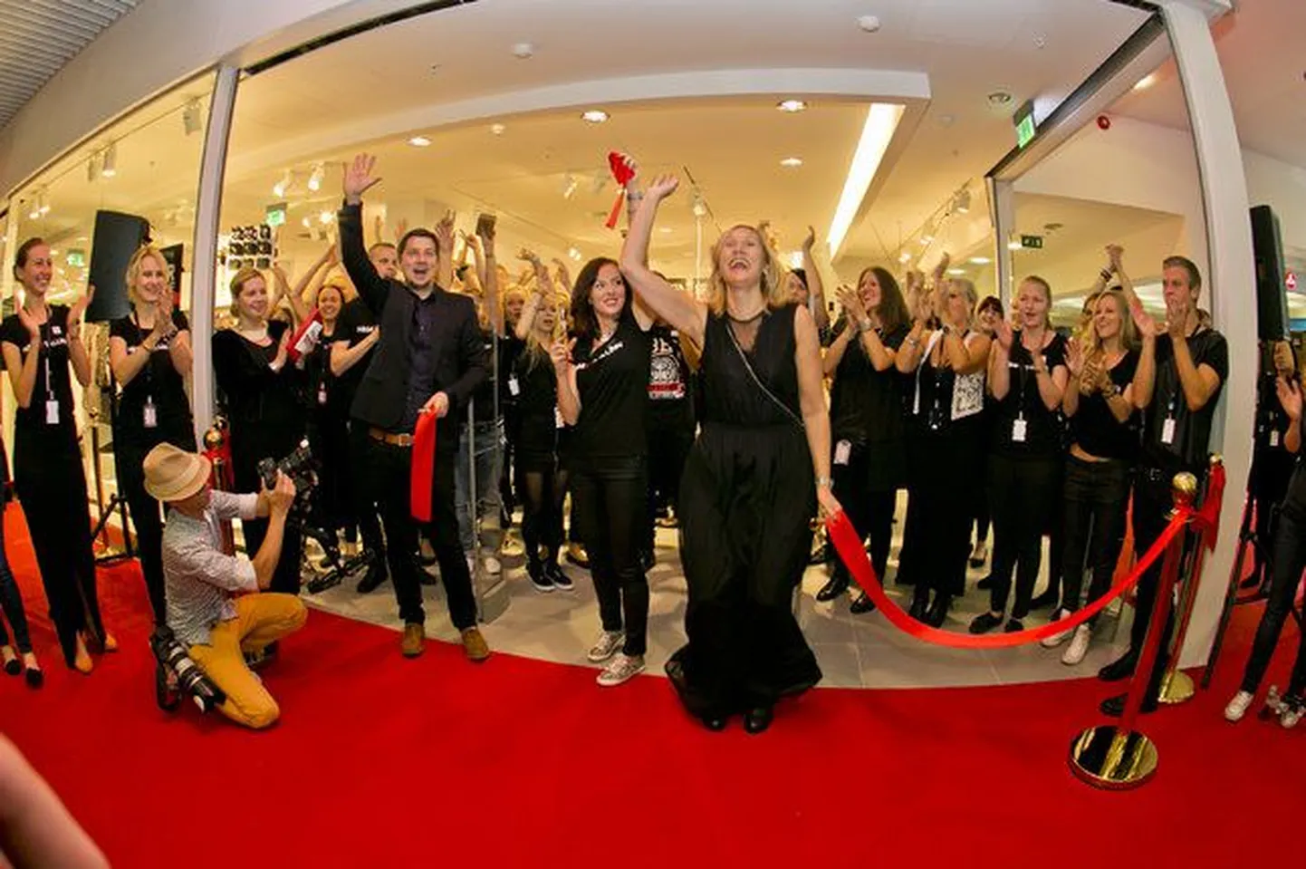 Открытие H&M в Rocca al Mare.